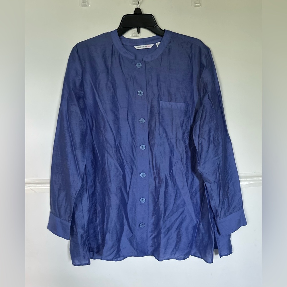 IsaacMizrahiLive! Woman’s beautiful blue LS button up blouse. Size 14